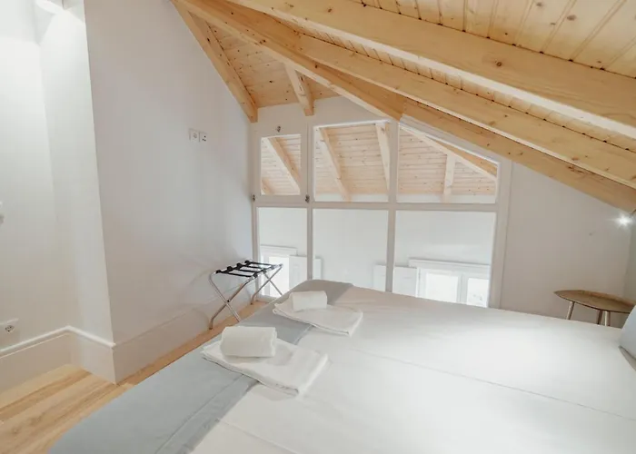 Downtown Clerigos Duplex With River View By Vacationy * Porto