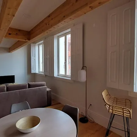 Downtown Clerigos Duplex With River View By Vacationy * Porto