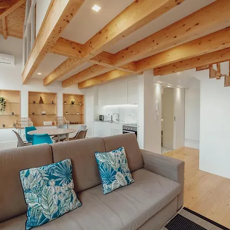 Downtown Clerigos Duplex With River View By Vacationy Oporto
