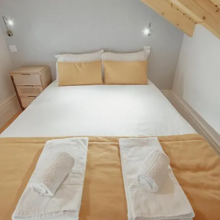 Downtown Clerigos Duplex With River View By Vacationy Porto