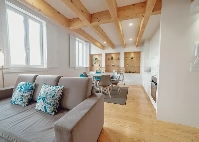 Downtown Clerigos Duplex With River View By Vacationy Oporto