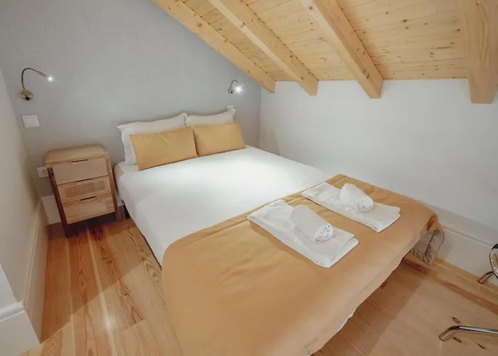 Downtown Clerigos Duplex With River View By Vacationy *