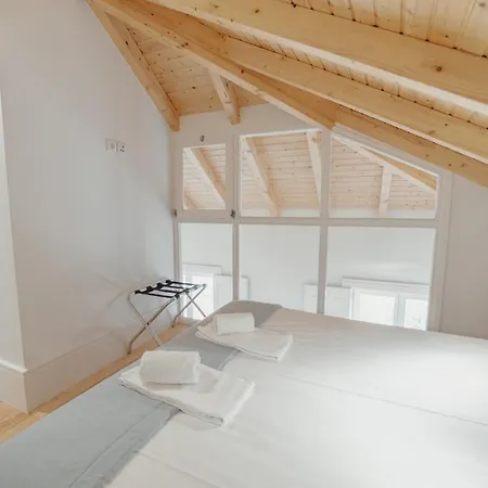 Downtown Clerigos Duplex With River View By Vacationy * Oporto