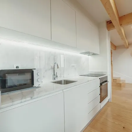 Downtown Clerigos Duplex With River View By Vacationy * Oporto